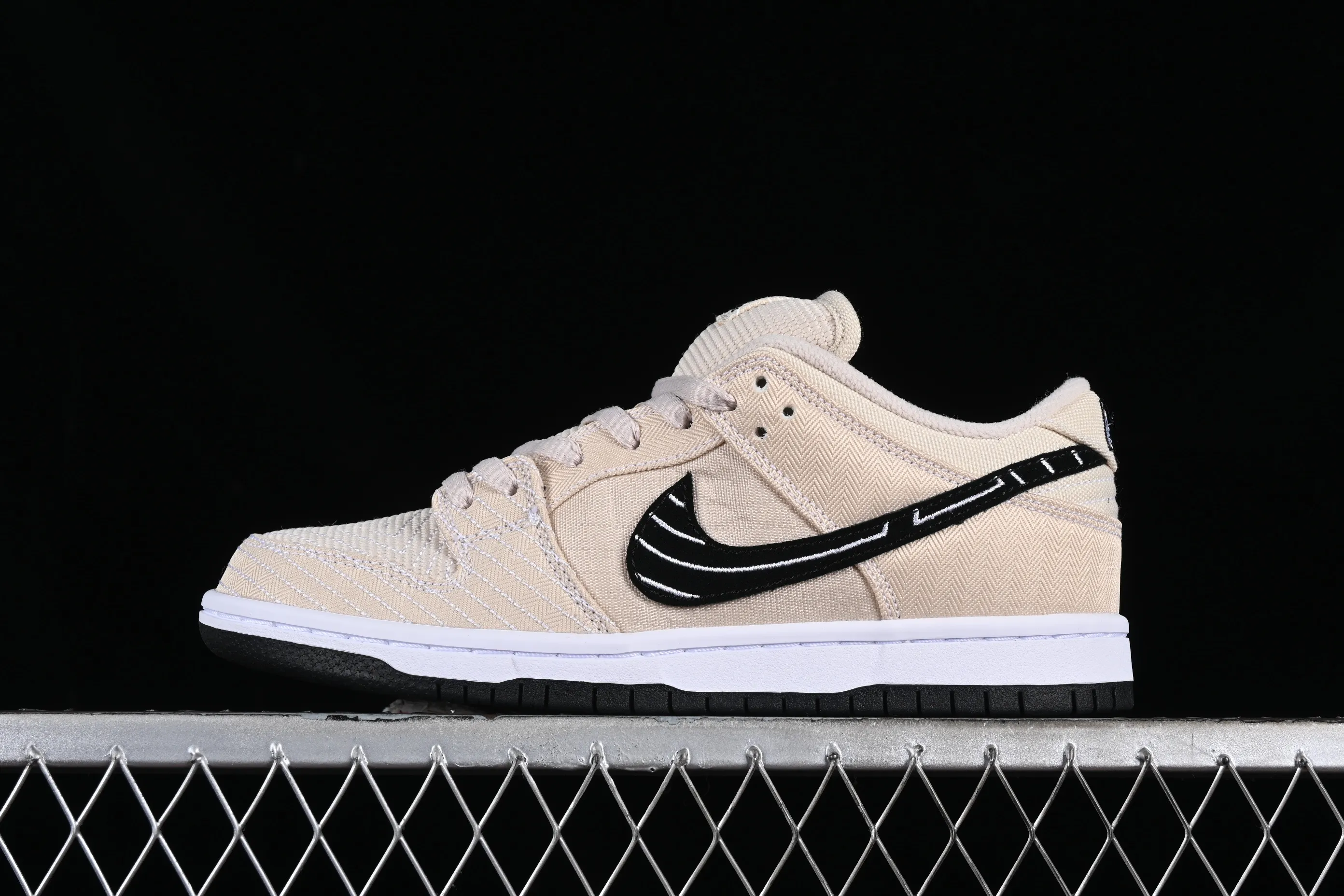 All Categories Nk SB Dunk Series Nk SB Dunk Low Low-top Sneakers J Version Albino & Preto